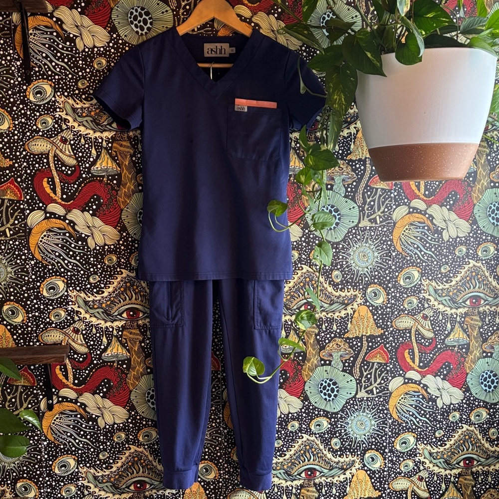 Ash scrubs set